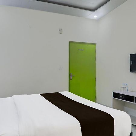 Super Hotel O Banthara Near Airport Banthra Sikandarpur Exteriör bild
