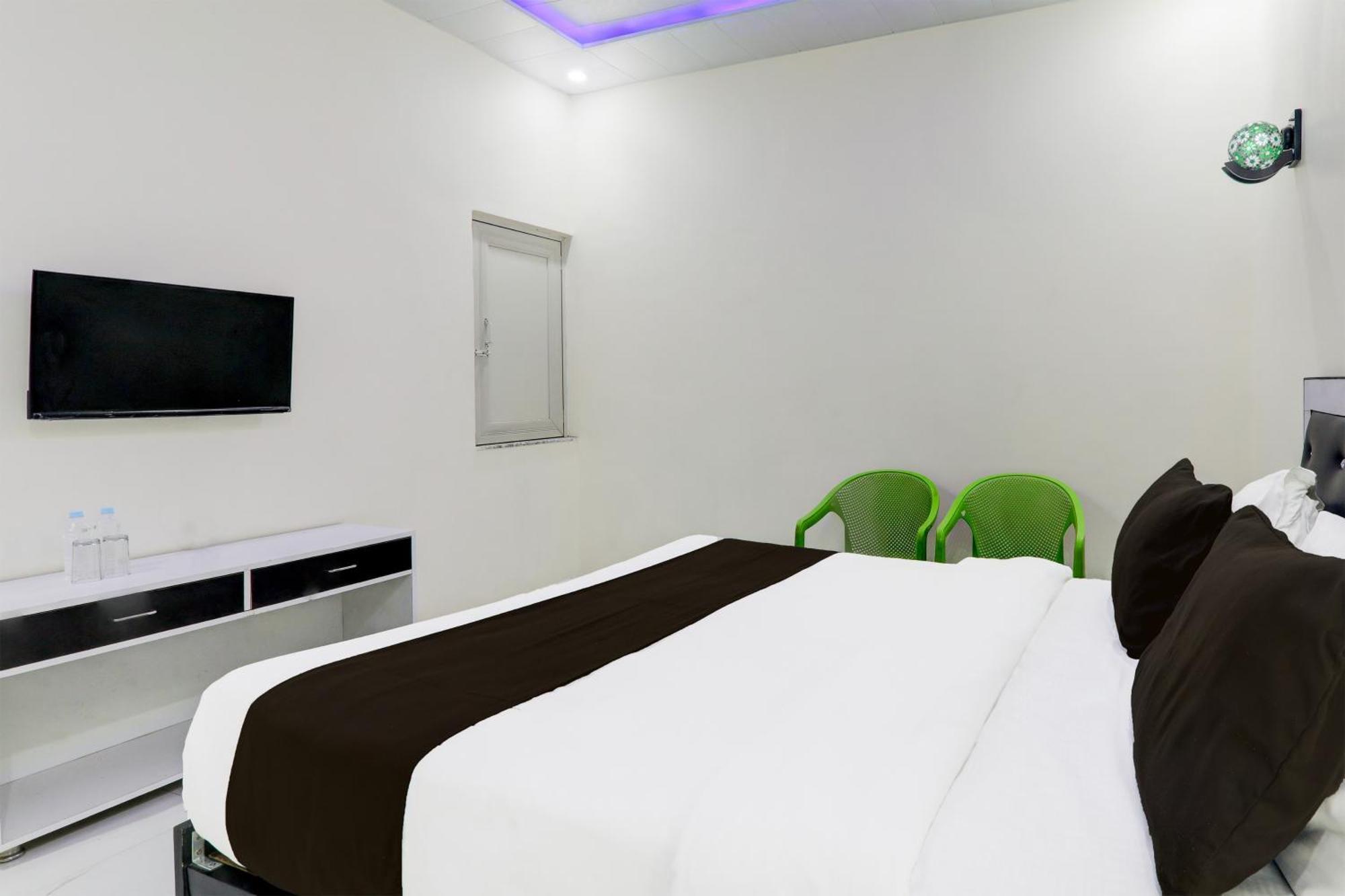 Super Hotel O Banthara Near Airport Banthra Sikandarpur Exteriör bild