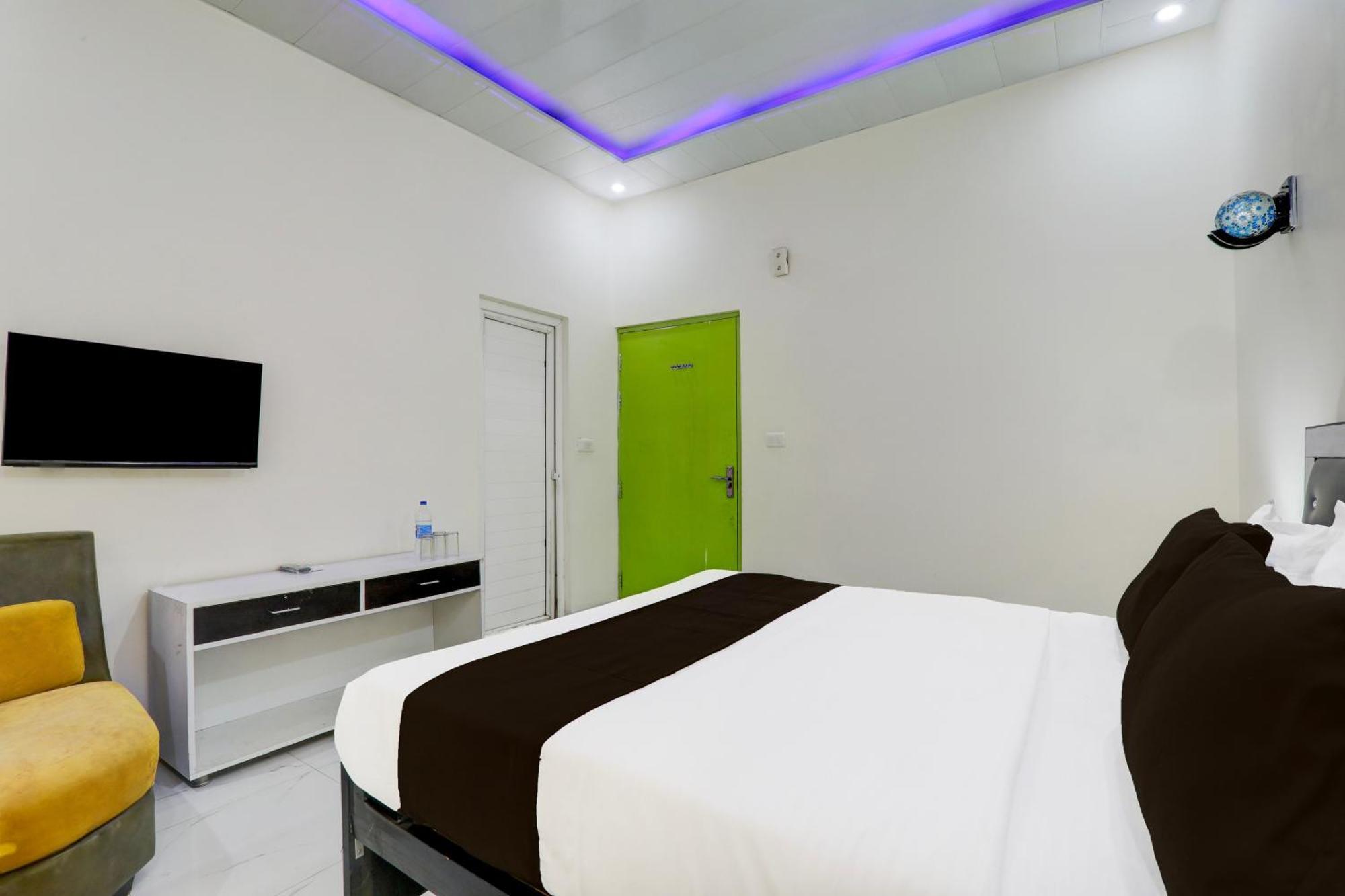 Super Hotel O Banthara Near Airport Banthra Sikandarpur Exteriör bild