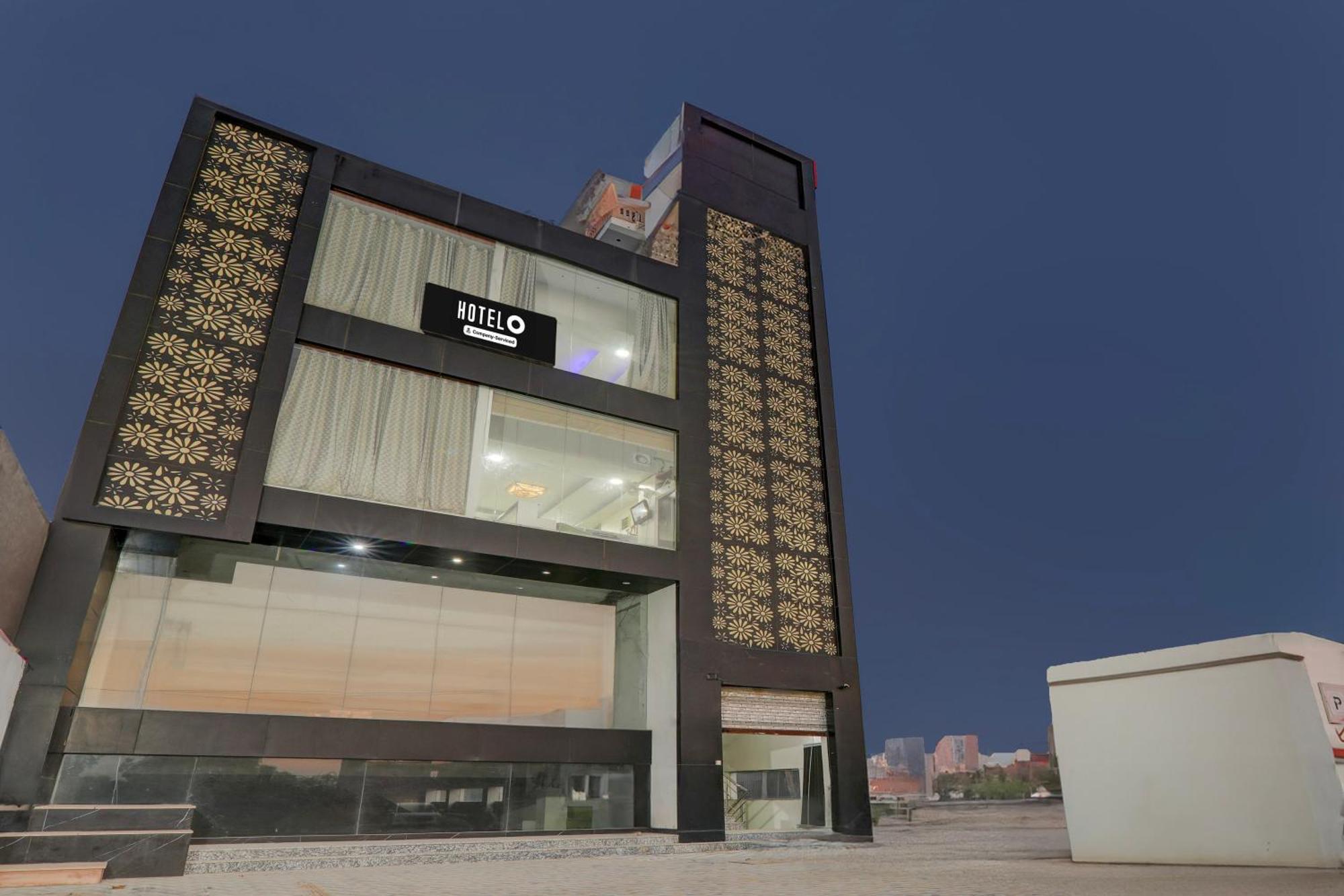 Super Hotel O Banthara Near Airport Banthra Sikandarpur Exteriör bild